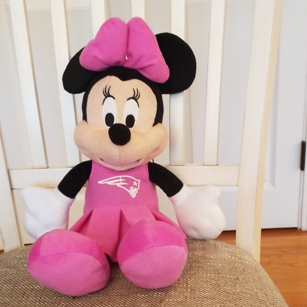 Minnie mouse in a Patriots dress